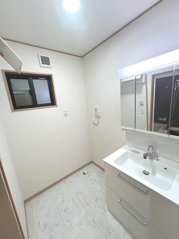 脱衣所は小さなお子様がいるご家庭にも重宝されます。