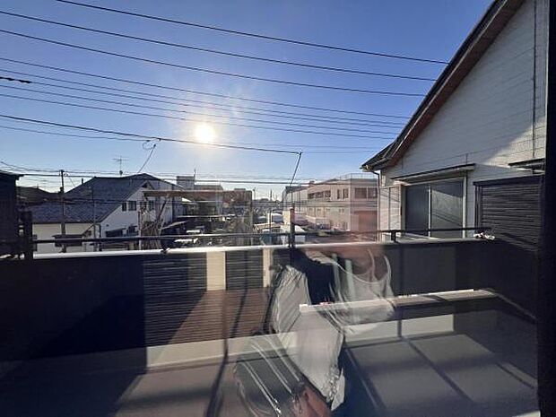 お住まいからの眺望ですバルコニーからの眺望です明るい陽射しを浴びながらゆったりと過ごすのも良いですね