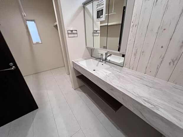 お天気を気にせずお洗濯ができ、室内干し可能です。