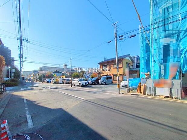 前面道路を含めた現地写真です。