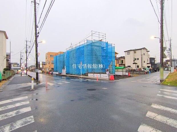 前面道路を含めた現地写真です。