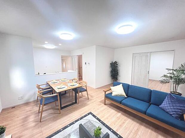 ご家族が集うLDKは約17.7帖の広さ、団らんの空間です。