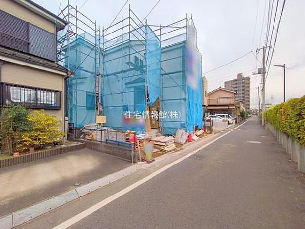 前面道路を含めた現地写真です。