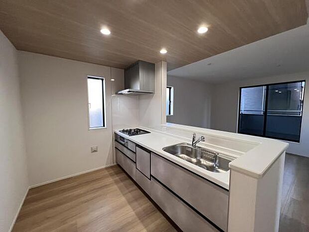 料理の時間が楽しくなるキッチンスペースです作業スペースが広く家事動線をゆったりと確保できるキッチン