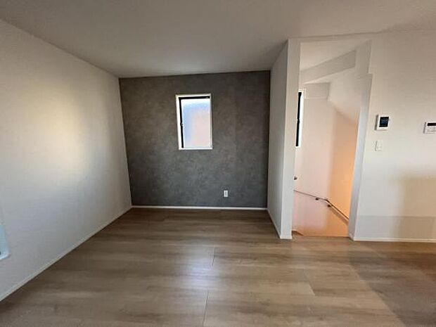 お食事中もキッチンと会話が楽しめるダイニングスペーゆったりとした開放的なダイニングキッチンスペースで