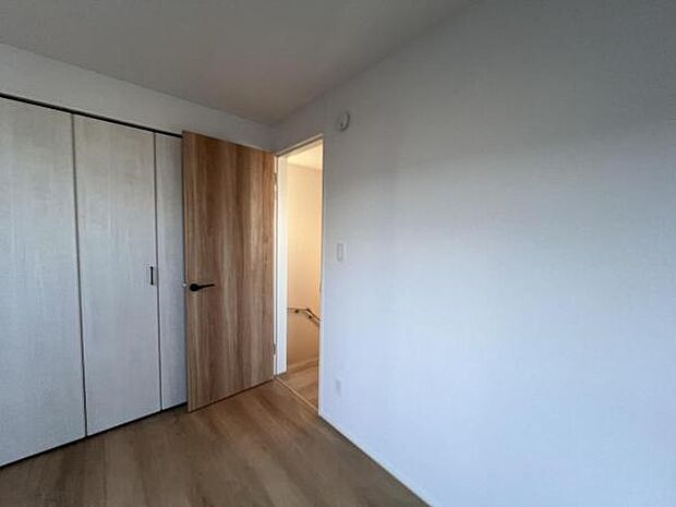 いつでもお部屋をスッキリお使い頂ける収納スペースを設置中の物を確認しやすく取り出しやすい収納スペース