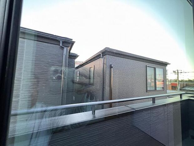 お住まいからの眺望ですバルコニーからの眺望です明るい陽射しを浴びながらゆったりと過ごすのも良いですね