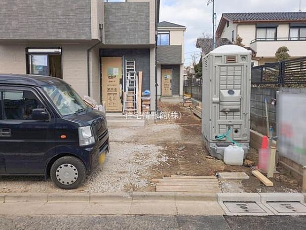 前面道路を含めた現地写真です。