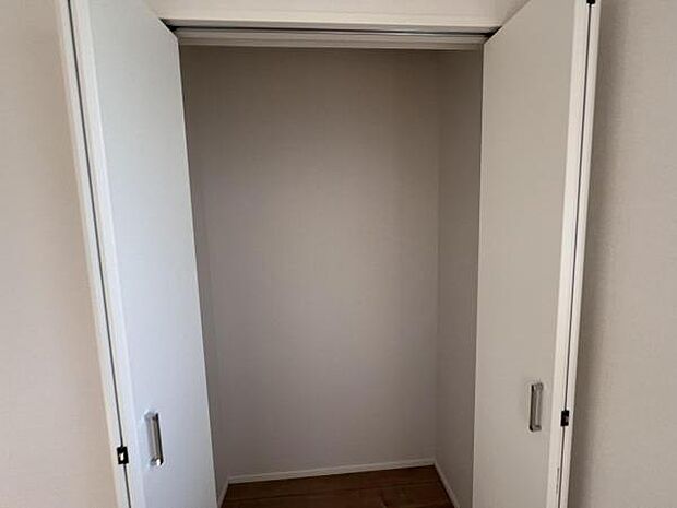 いつでもお部屋をスッキリお使い頂ける収納スペースを設置中の物を確認しやすく取り出しやすい収納スペース