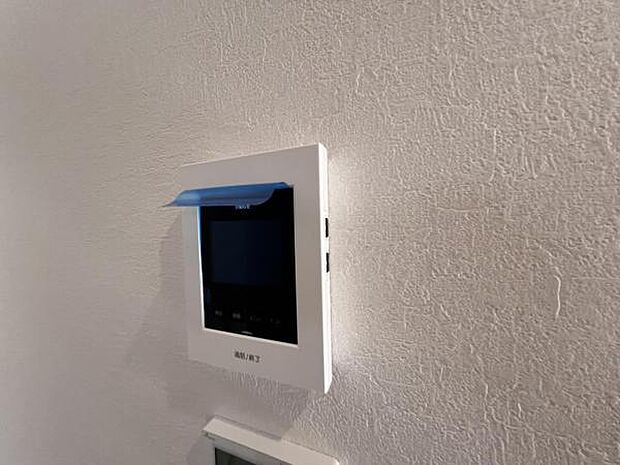 訪問者を確認できるTVモニター付きインターフォンです。