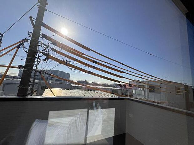 お住まいからの眺望ですバルコニーからの眺望です明るい陽射しを浴びながらゆったりと過ごすのも良いですね