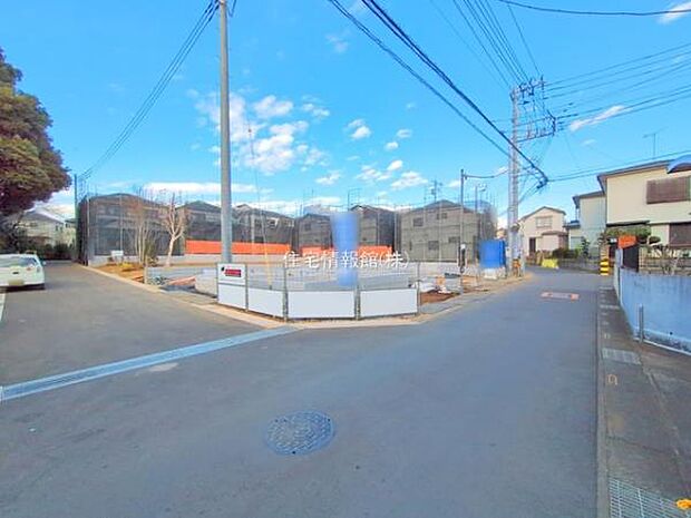 前面道路を含めた現地写真です。