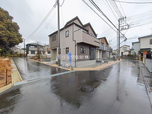 前面道路を含めた現地写真です。