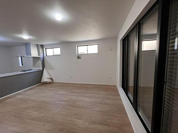 家族団らんの場所としてゆったりと居心地の良いリビングです明るい日差しが入る風通しの良いリビングですご