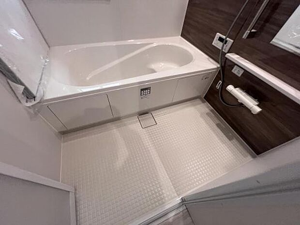 お風呂でほっとひといき1日の疲れを癒しましょうスタイリッシュな浴室で1日の疲れをゆったり癒されるのも