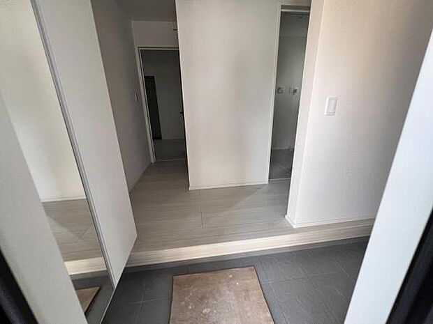 いつも気持ちよくご家族を迎えられる玄関です。綺麗で明るい玄関でお客様をお迎えいただけます。