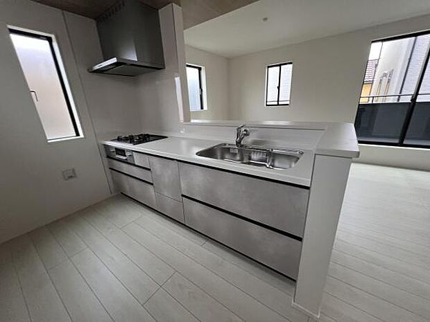 料理の時間が楽しくなるキッチンスペースです作業スペースが広く家事動線をゆったりと確保できるキッチン