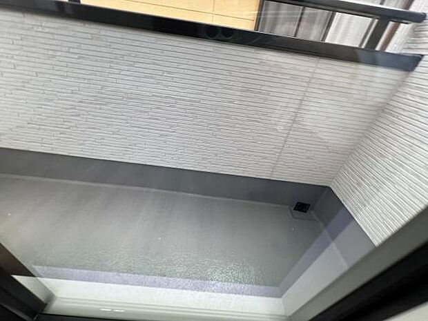 お洗濯ものを気持ち良く太陽の光で干せるのが嬉しいですね開放感あふれる広々としたバルコニーはお洗濯はも