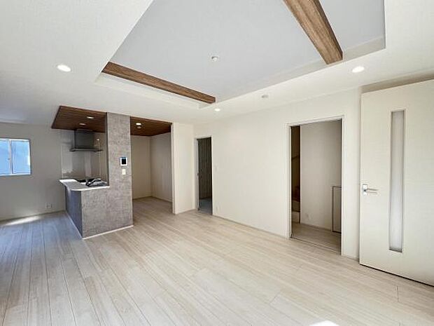 リビングダイニングになります。ご家族そろっての素敵な空間になりそうですね。