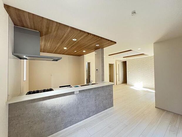 ご家族の温かい時間を演出するダイニングスペースです。