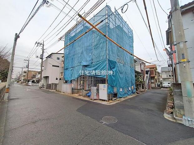 前面道路を含めた現地写真です。