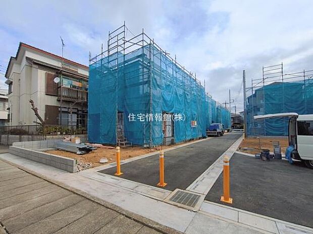 前面道路を含めた現地写真です。