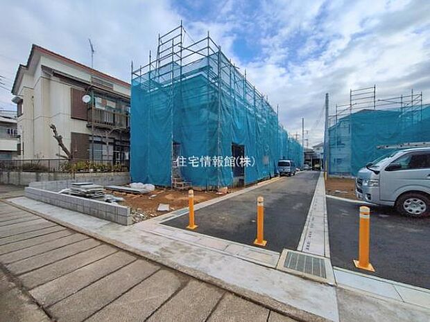 前面道路を含めた現地写真です。