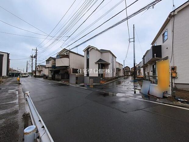 前面道路を含めた現地写真です。