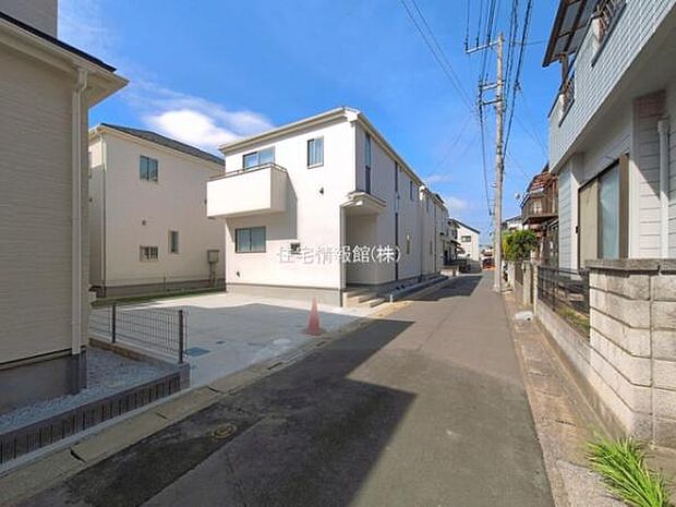 前面道路を含めた現地写真です。