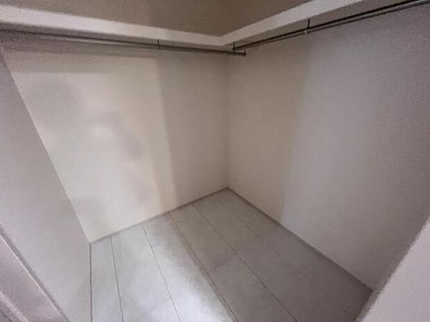 いつでもお部屋をスッキリお使い頂ける収納スペースを設置中の物を確認しやすく取り出しやすい収納スペース