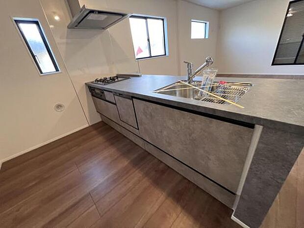 料理の時間が楽しくなるキッチンスペースです作業スペースが広く家事動線をゆったりと確保できるキッチン