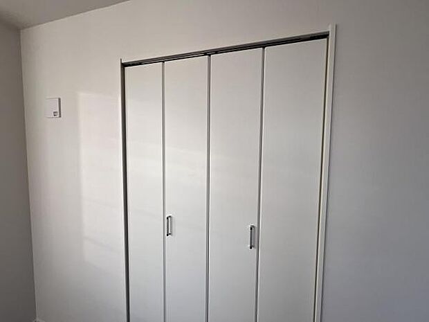 いつでもお部屋をスッキリお使い頂ける収納スペースを設置中の物を確認しやすく取り出しやすい収納スペース