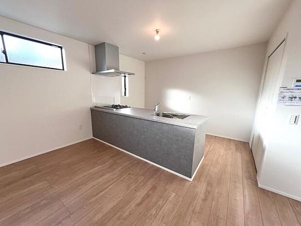 ご家族が集うLDKは約19帖の広さ、団らんの空間です。