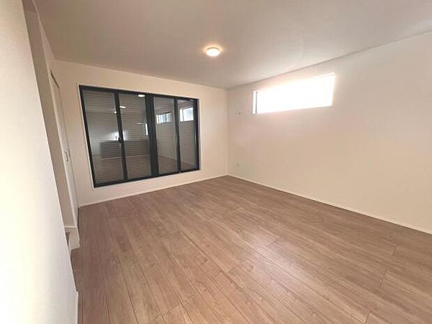 リビングダイニングになります。ご家族そろっての素敵な空間になりそうですね。