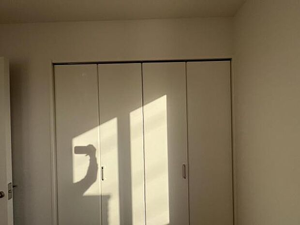 いつでもお部屋をスッキリお使い頂ける収納スペースを設置中の物を確認しやすく取り出しやすい収納スペース