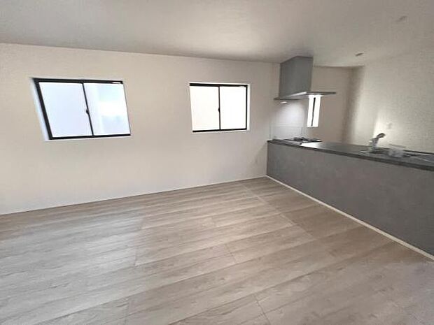 ご家族の温かい時間を演出するダイニングスペースです。