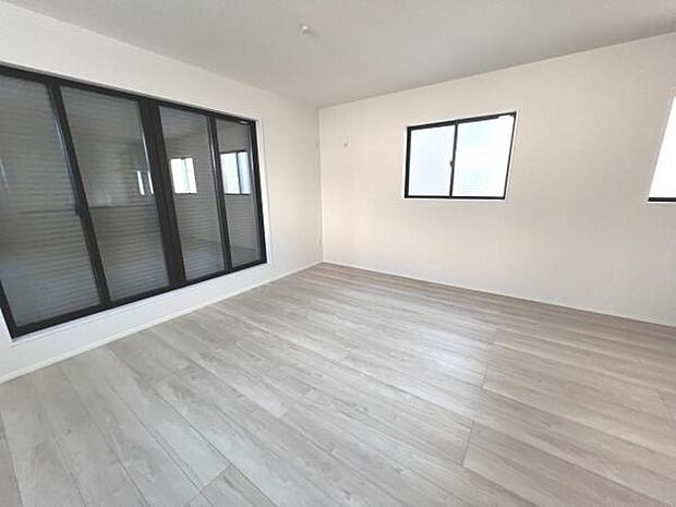 リビングダイニングになります。ご家族そろっての素敵な空間になりそうですね。