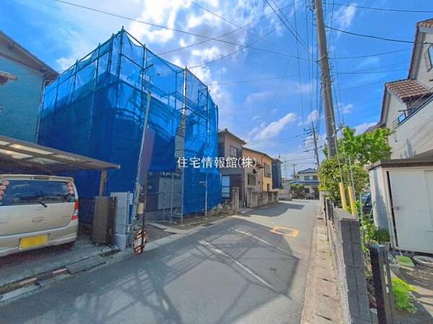 前面道路を含めた現地写真です。