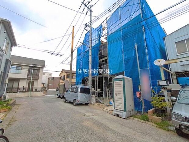 前面道路を含めた現地写真です。