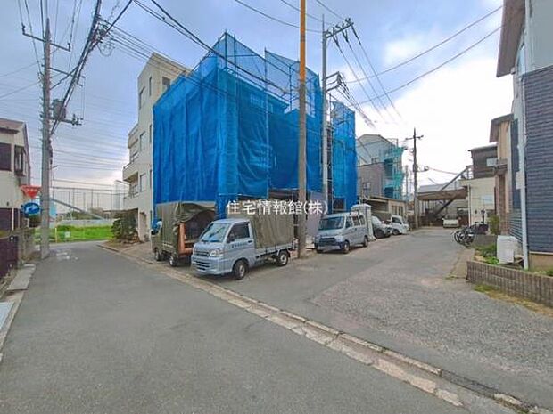 前面道路を含めた現地写真です。