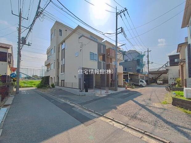 前面道路を含めた現地写真です。