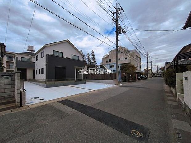 前面道路を含めた現地写真です。