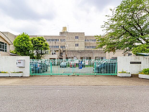 草加市立稲荷小学校まで約820m（徒歩11分）