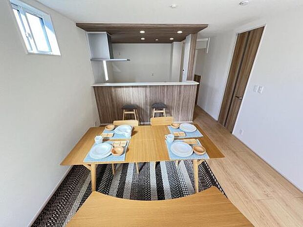 ご家族の温かい時間を演出するダイニングスペースです。