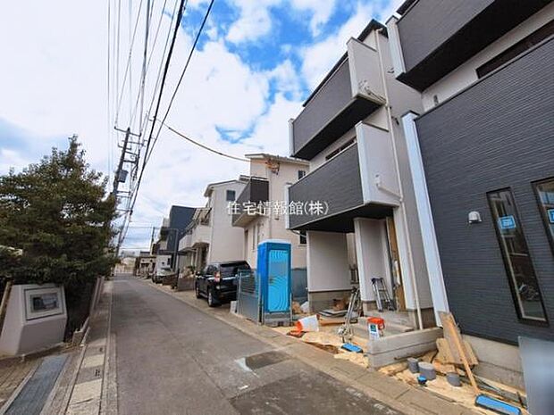 前面道路を含めた現地写真です。