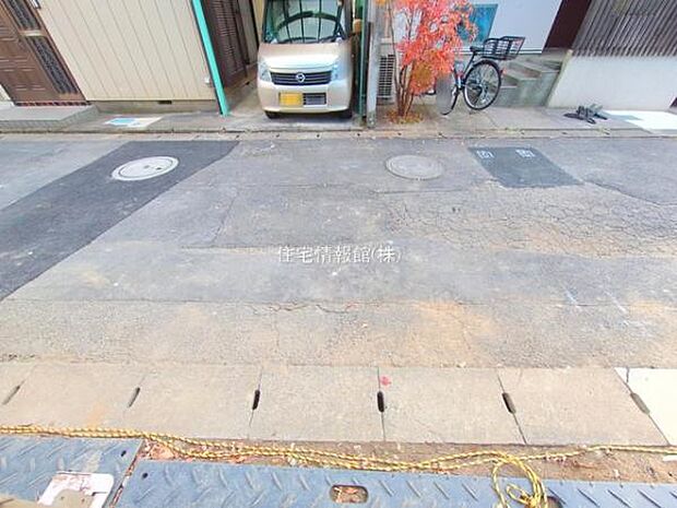 前面道路を含めた現地写真です。