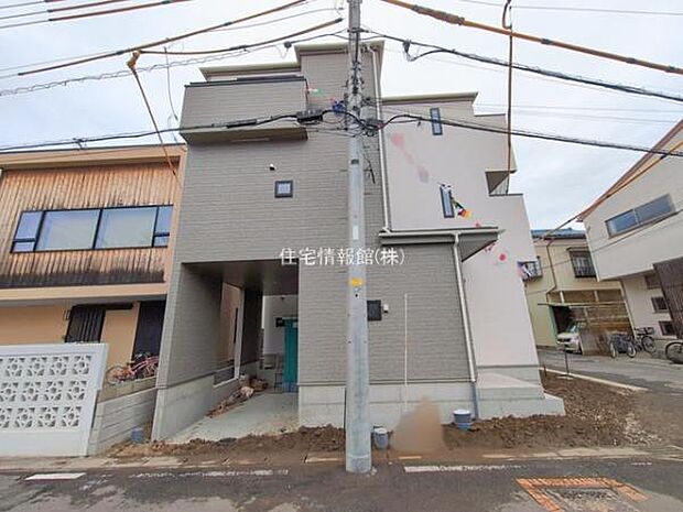 前面道路を含めた現地写真です。