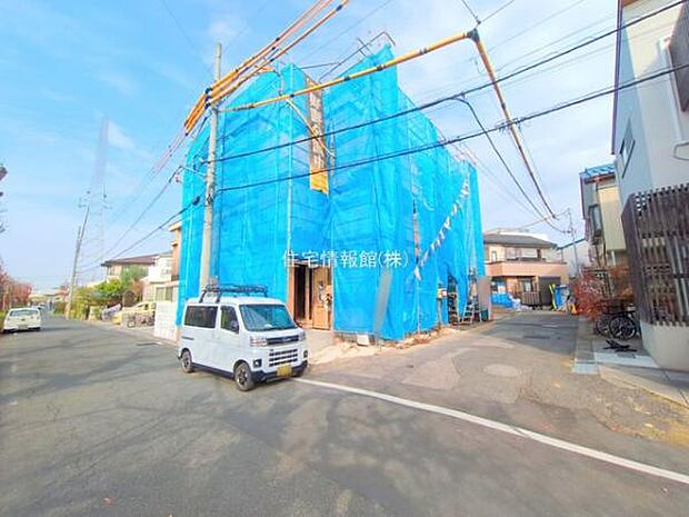 前面道路を含めた現地写真です。