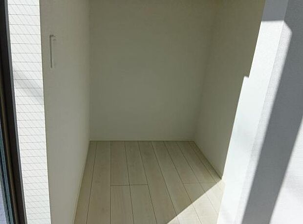 ウォークインクローゼットがあり収納スペースも豊富。季節物もスッキリ片付きそうです。