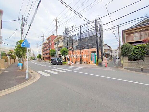 前面道路を含めた現地写真です。